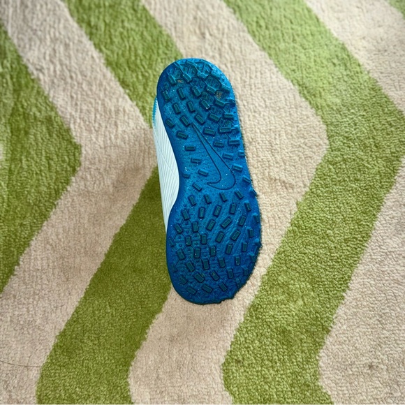 NIKE l Junior Vapor 16 Club TF l Glacier Blue l Size: Kids 11C - Picture 7 of 14
